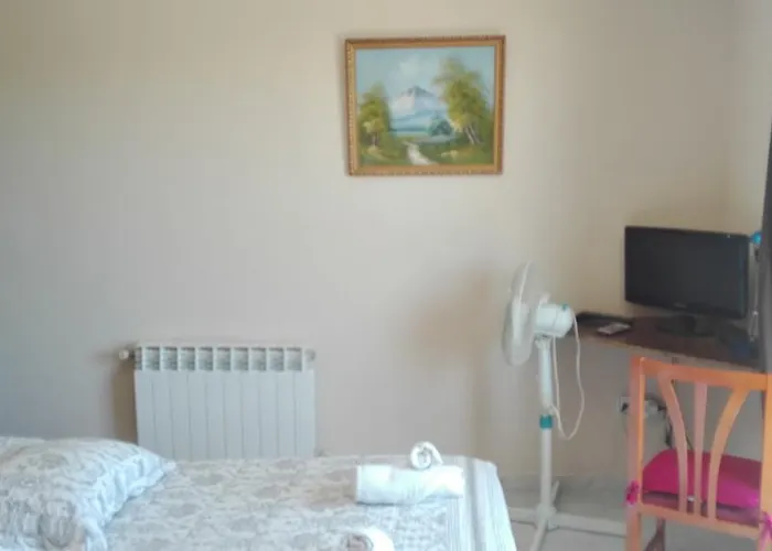 Escarla בית הארחה Aren